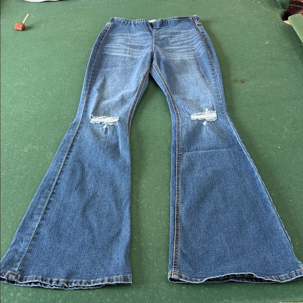 Tinseltown Distressed Blue Flare‎ Jeans.  CAJA # 7